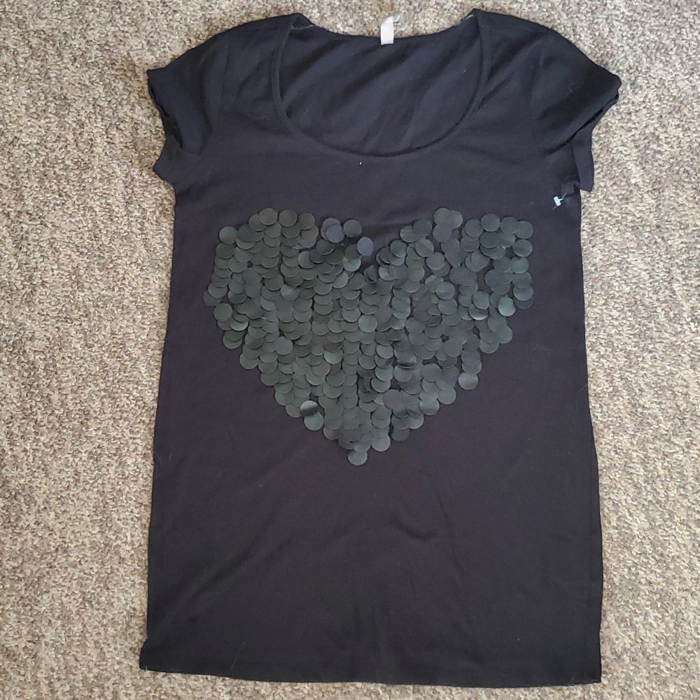 💥HOST PICK💥Ladies flip tshirt size small $5 when 2 or more items are purchased